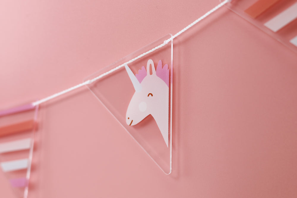 
            
                Load image into Gallery viewer, I Believe in Unicorns Acrylic Garland
            
        